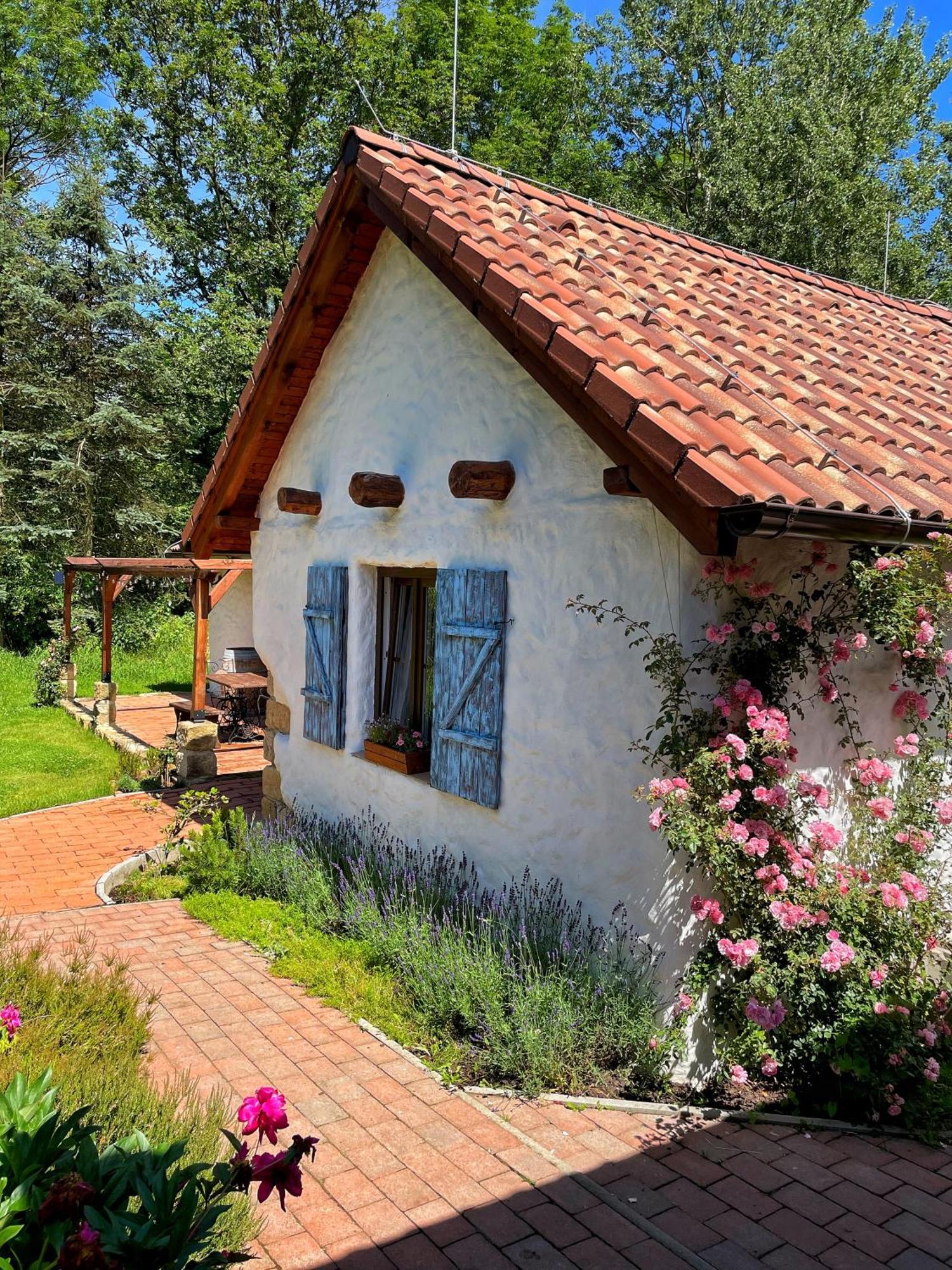 Bungalov Trapani Ruzova Exterior foto